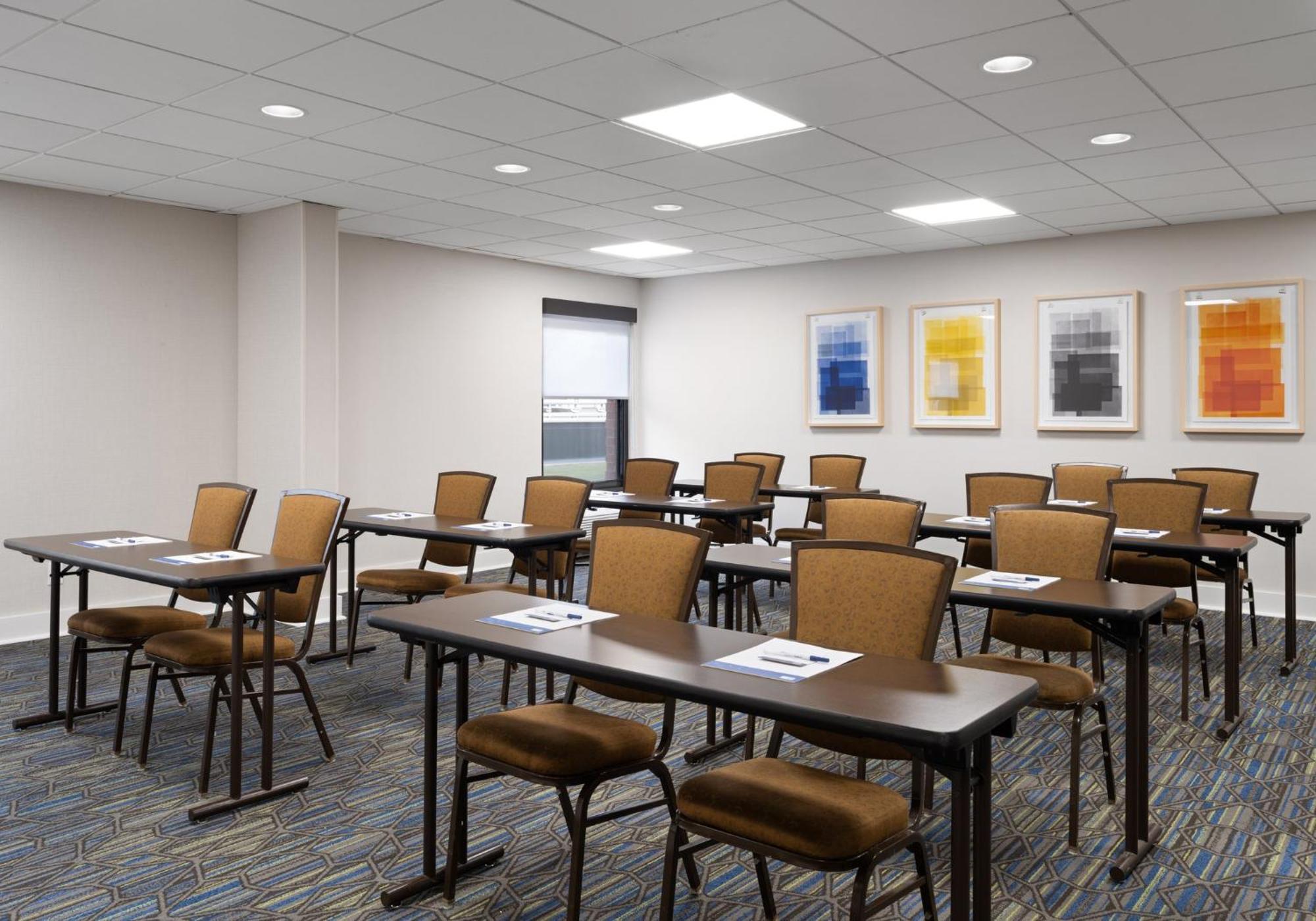 Holiday Inn Express Indianapolis Airport By Ihg Plainfield Exterior foto